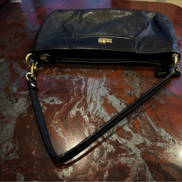 Authentic Coach Small Purse with shoulder strap - Picture 8 of 10